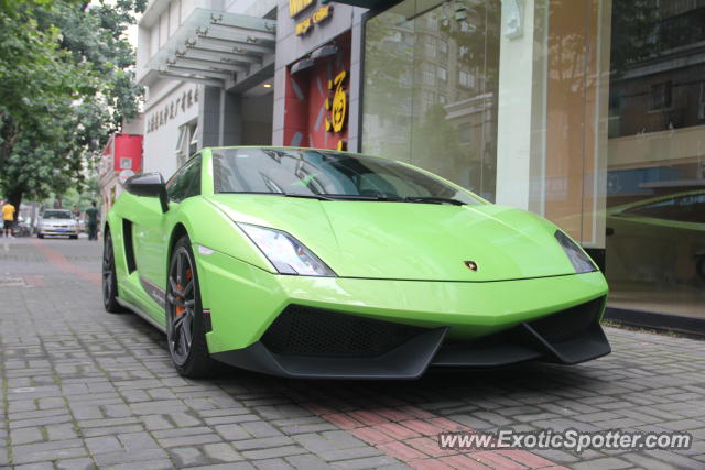 Lamborghini Gallardo spotted in Shanghai, China