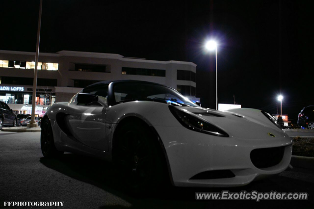 Lotus Elise spotted in Keystone, Indiana