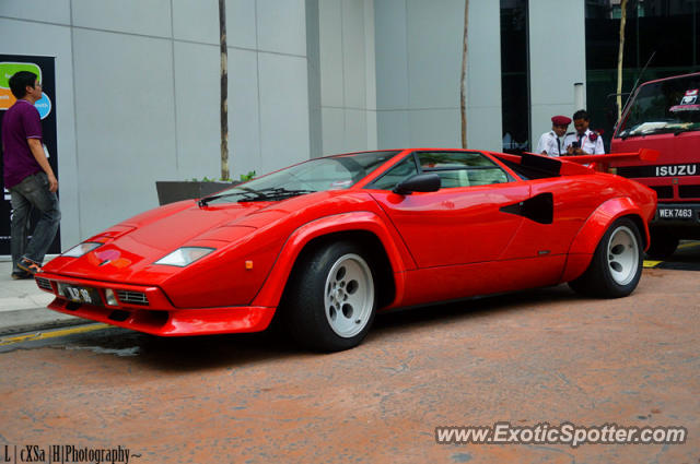 Lamborghini Countach spotted in Publika, Malaysia