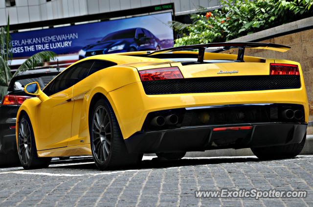 Lamborghini Gallardo spotted in KLCC Twin Tower, Malaysia