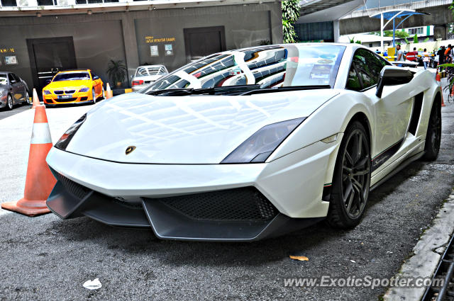 Lamborghini Gallardo spotted in Pudu KL, Malaysia