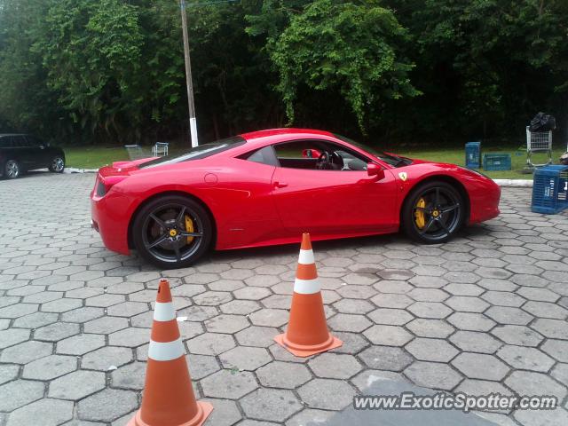 Ferrari 458 Italia spotted in Guarujá, Brazil