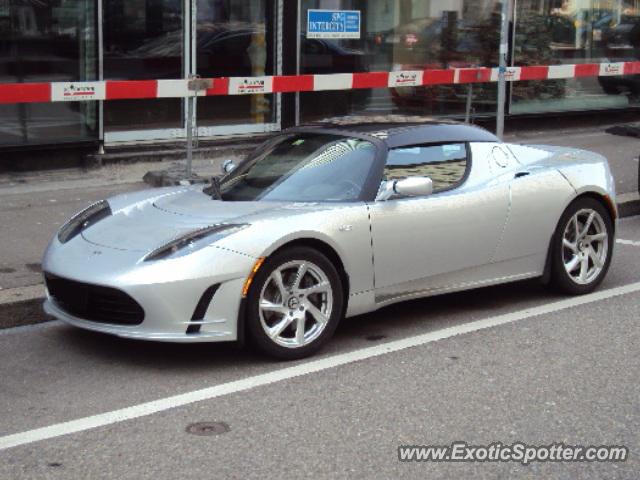 Tesla Roadster spotted in Bern, Switzerland