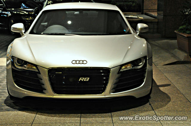 Audi R8 spotted in KLCC Twin Tower, Malaysia