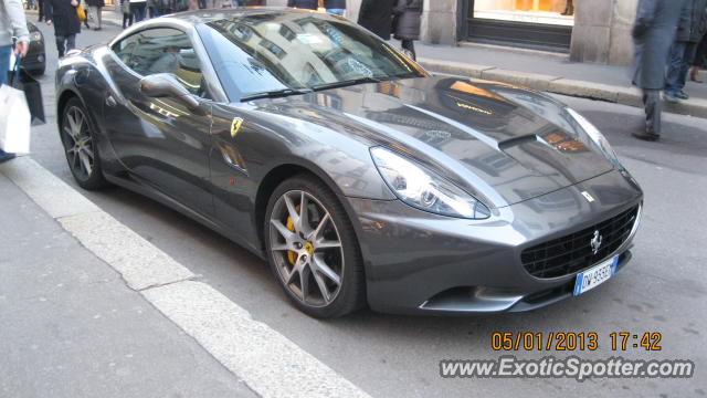 Ferrari California spotted in Milano, Italy