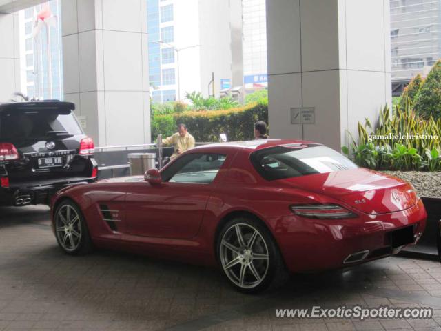 Mercedes SLS AMG spotted in Jakarta, Indonesia