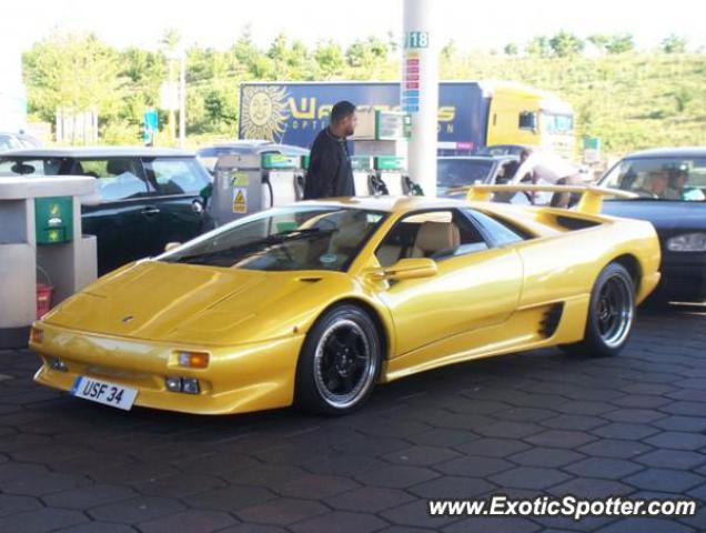 Lamborghini Diablo spotted in Wheatley, United Kingdom