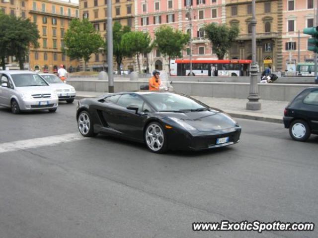 Lamborghini Gallardo spotted in Rome, Italy