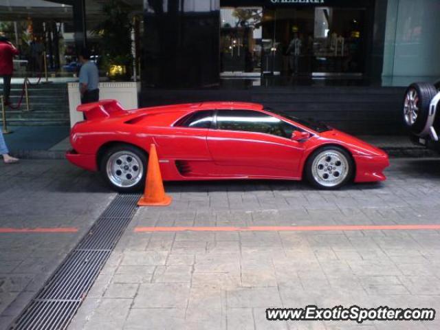 Lamborghini Diablo spotted in Orchard, Singapore