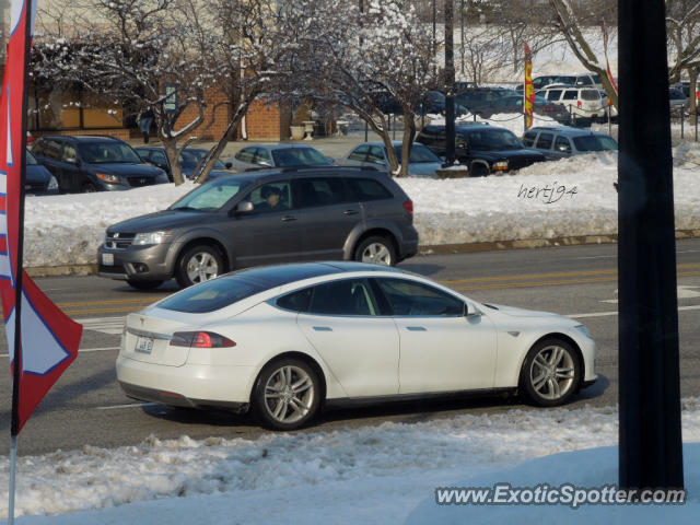 Tesla Model S spotted in Lake Zurich, Illinois