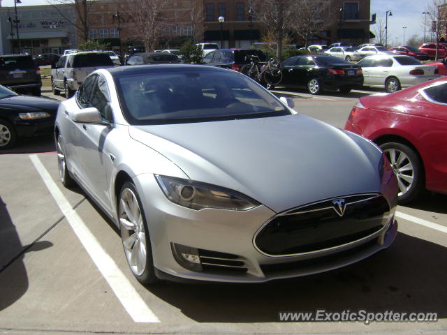 Tesla Model S spotted in Arlington, Texas