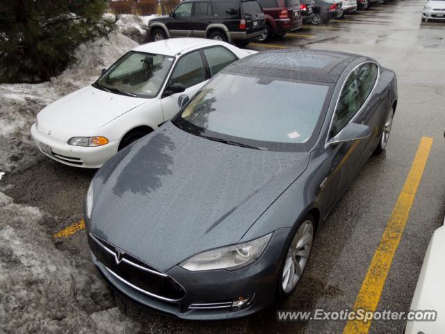 Tesla Model S spotted in Lake Zurich, Illinois