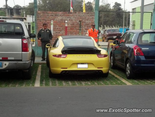 Porsche 911 spotted in Lima, Peru